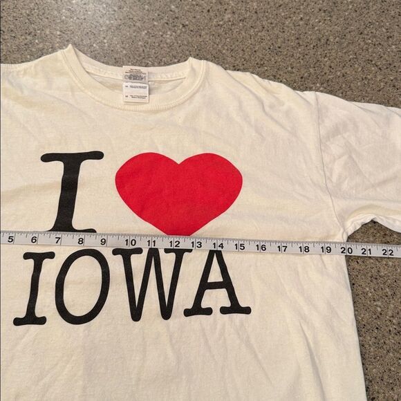GILDAN I Love Iowa Graphic Heart Short Sleeve Tee - Picture 2 of 8